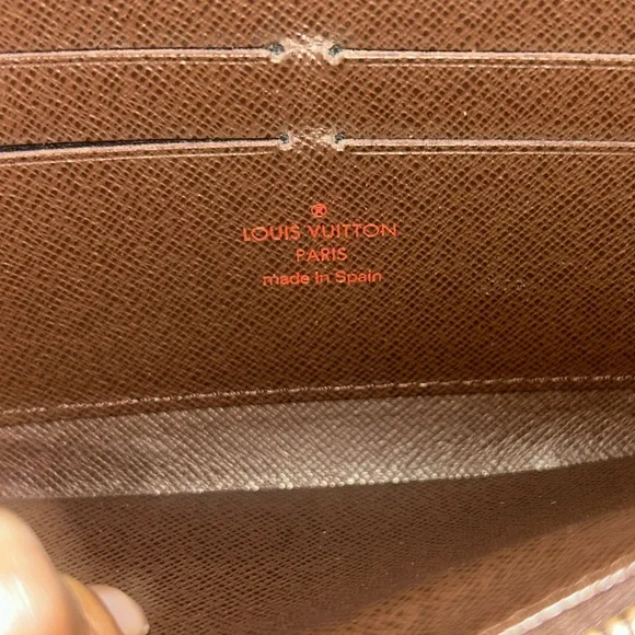 Authentic Louis Vuitton Damier Ebene Zippy Wallet in Excellent Condition - Picture 4 of 13